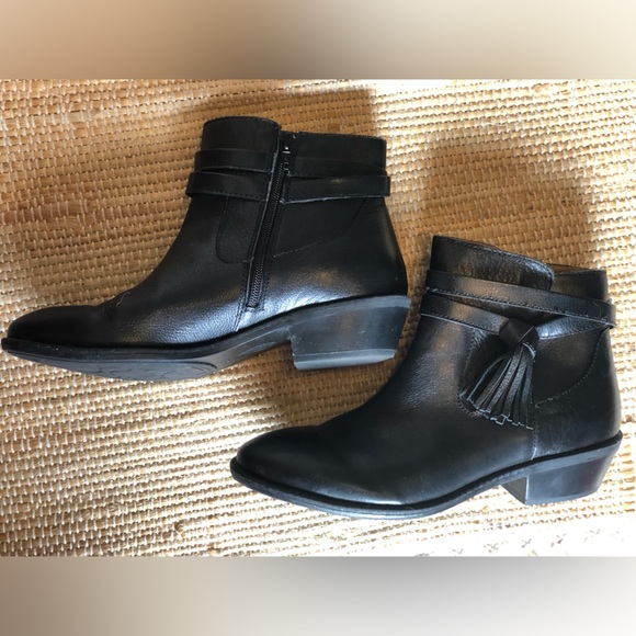 SOFFT s9 leather ankle boots-Look new! Side zip, tasseled straps - Picture 6 of 7